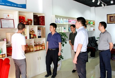 紀(jì)道清調(diào)研房縣電子商務(wù)平臺(tái)建設(shè)工作